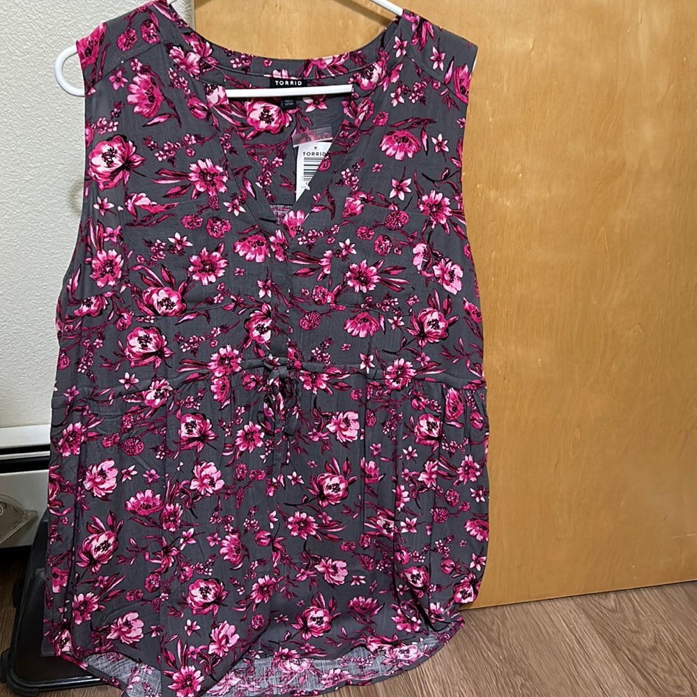 NWT Torrid sleeveless top